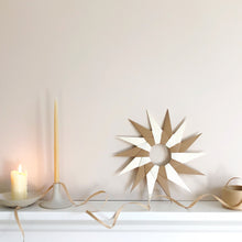 Load image into Gallery viewer, Sand and Vanilla Starburst Paper Decorative Wreath
